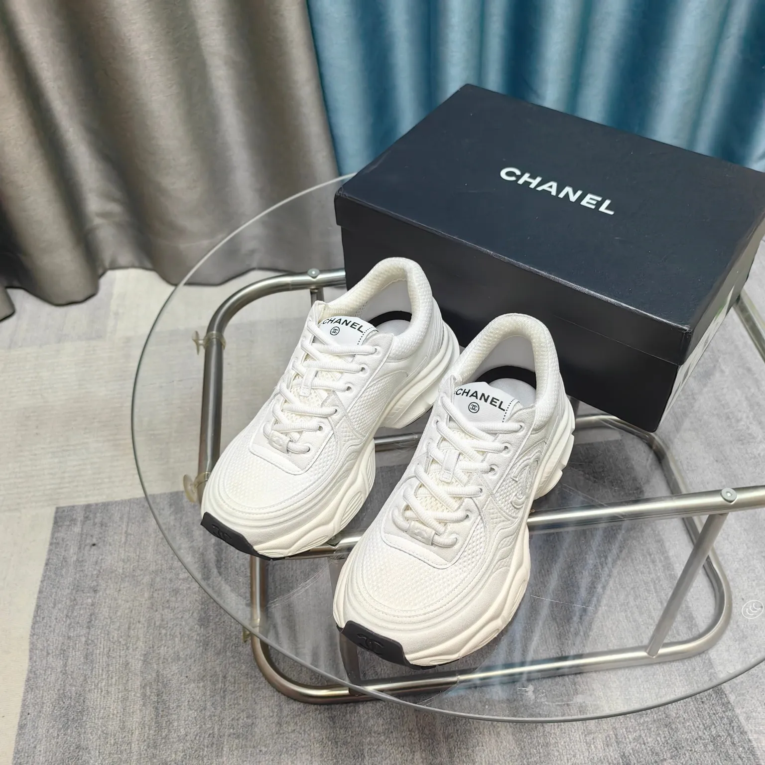 p680🐮🐮Chanel Chanel dad shoes, men and women couples - 2025 counter top casual sports shoes This classic design; the upper is electro-embroidered with a variety of techniques; the outsole is fashionable and sporty; it is unusual to incorporate a variety of color matching elements... The diversified mix and match is very beautiful and versatile, casual, fashionable, sports and outdoor can be taken into account... ꫛꫀꪝ Go➫ Material: ❶Upper is made of: Original imported first-layer silk cowhide + original waterproof cloth + original first-layer cowhide ❷Inner lining: original sheep lining + mesh ❸Outsole based on: original TPU combination outsole Special counter boutique packaging complete set for women 35–41